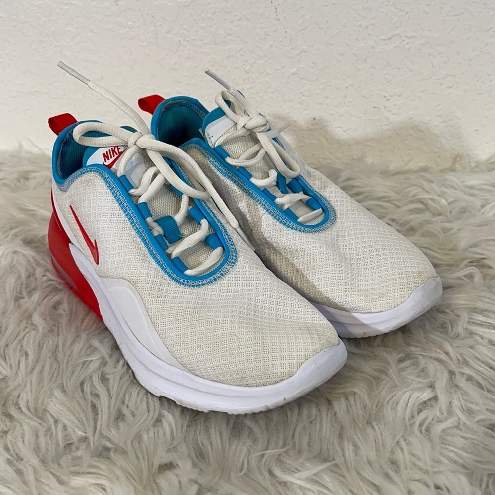 NIKE AIR MAX MOTION 2 RUNNING Size 7 - Picture 3 of 11